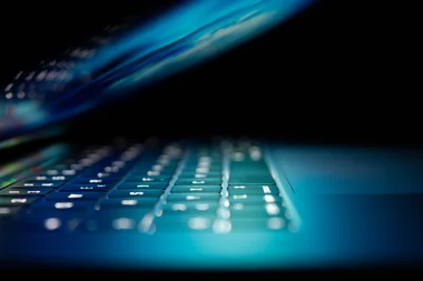 Notebook mit Fokus auf die Tastatur